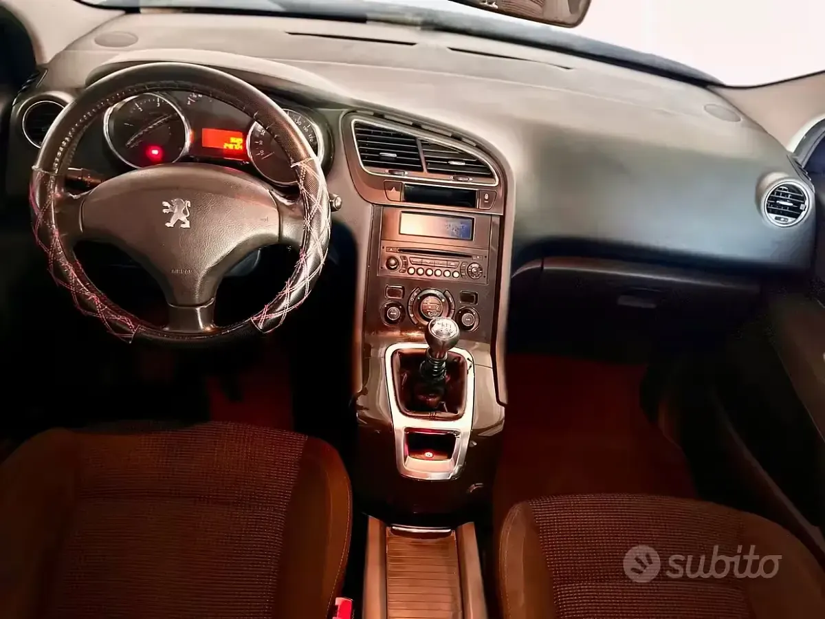 Usata Peugeot 5008 Business-Line 112 CV (82 kW) 2012 Blu Monovolume