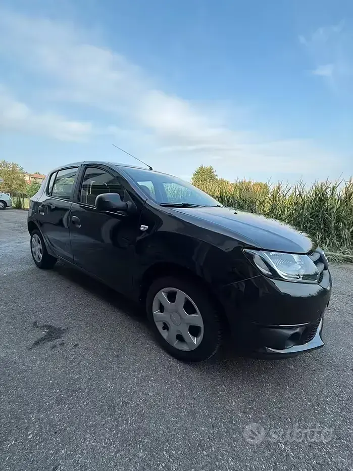 Usata Dacia Sandero 73 CV (53 kW) 2016 Nero Berlina