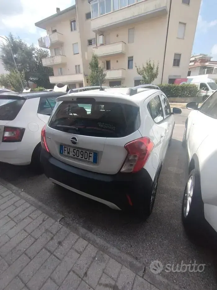 Usata Opel Karl Rocks 75 CV (55 kW) 2019 Bianco Utilitaria