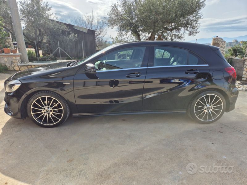 Usata Mercedes A180 Premium 109 CV (80 kW) 2017 Nero Utilitaria