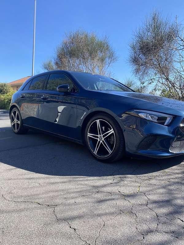 Usata 2019 Mercedes A180 Tre volumi | 18.490 € (Molto cara) - Immagine 1/4