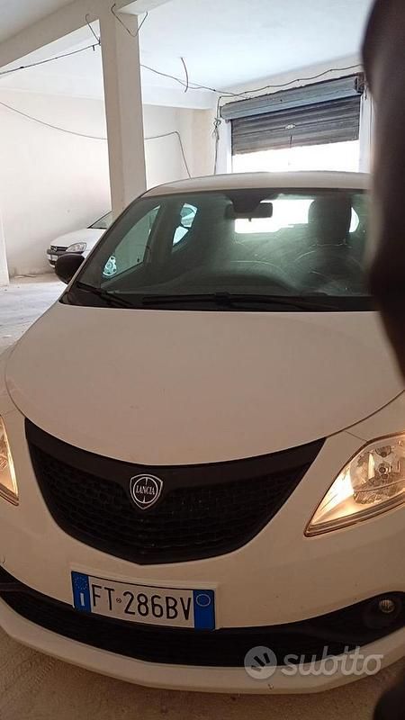 Usata Lancia Ypsilon 69 CV (50 kW) 2018 Bianco Utilitaria