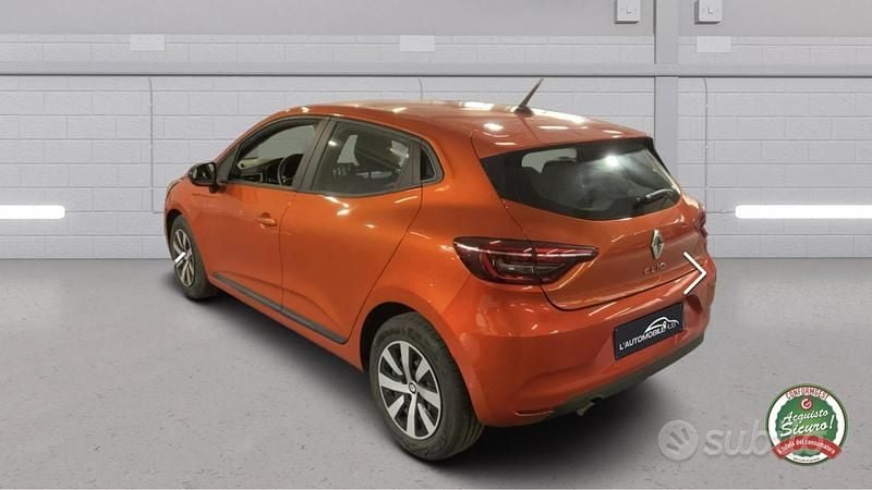 Usata Renault Clio V Evolution 67 CV (49 kW) 2023 Arancione Berlina