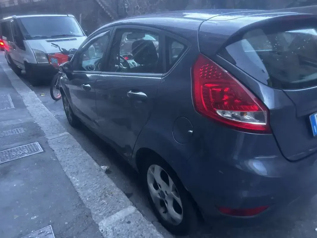 Usata Ford Fiesta 82 CV (60 kW) 2012 Berlina