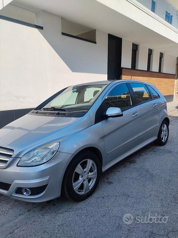 Usata Mercedes B180 2011 Grigio Monovolume