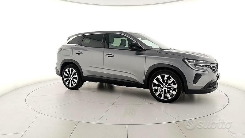 Usata Renault Austral Techno 199 CV (146 kW) 2025 Grigio SUV