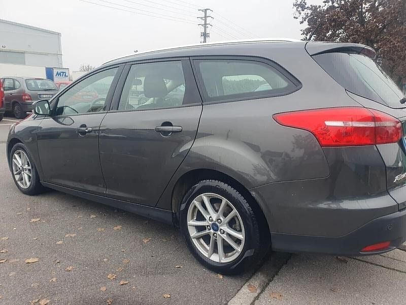 Usata Ford Focus Titanium 119 CV (87 kW) 2017 Grigio Station wagon