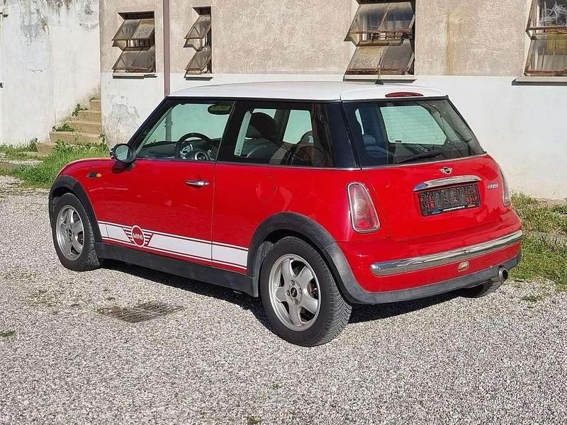 Begagnad Mini Cooper 116 HK (85 kW) 2002 Röd Halvkombi