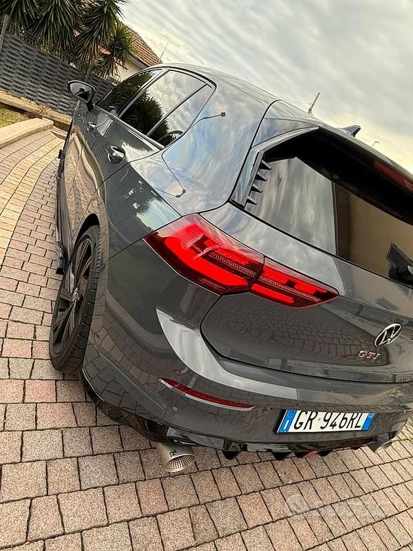 Usata VW Golf VIII GTI 300 CV (220 kW) 2022 Grigio Berlina