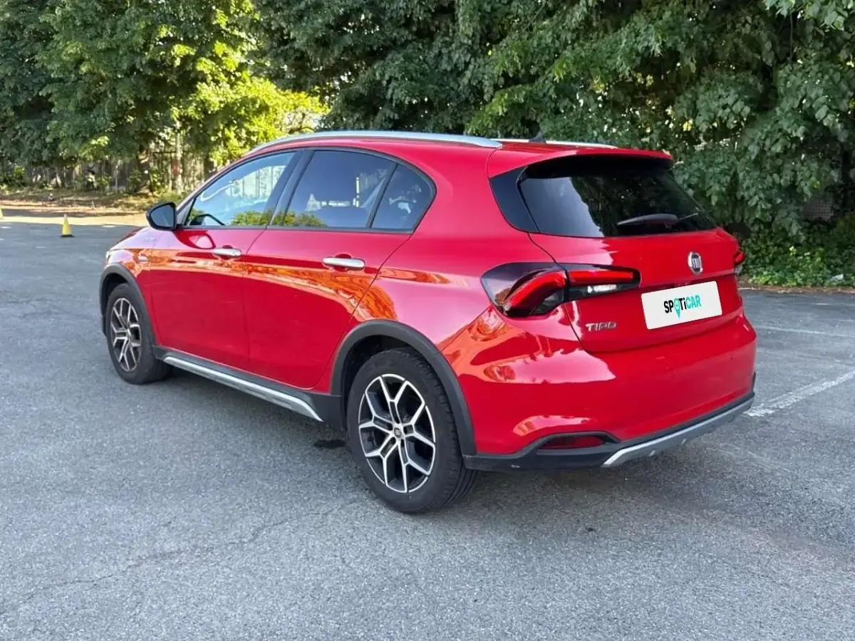 Usata Fiat Tipo Cross 101 CV (74 kW) 2022 Rosso Berlina
