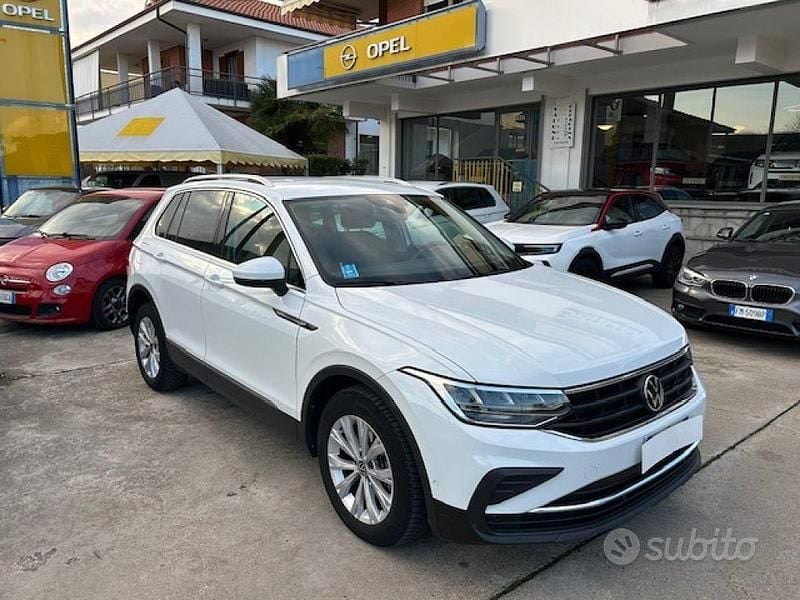 Usata VW Tiguan Life 131 CV (96 kW) 2022 Bianco SUV