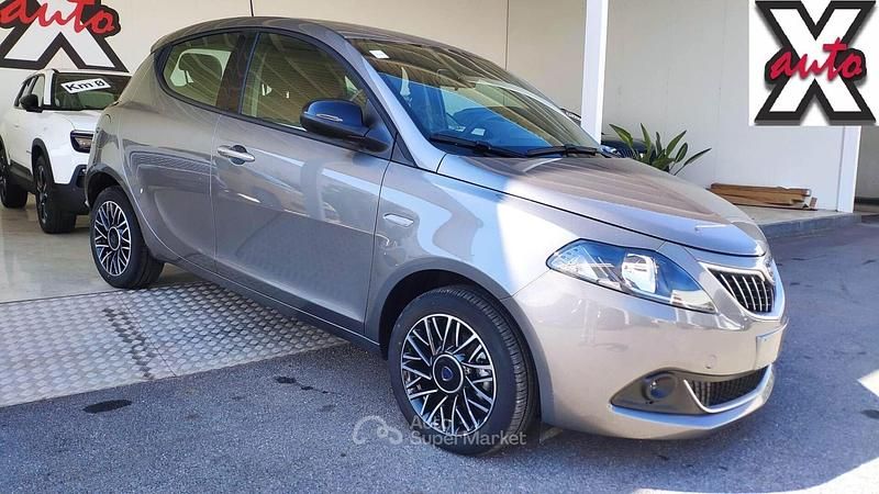 Usata Lancia Ypsilon S 69 CV (50 kW) 2024 Grigio Utilitaria