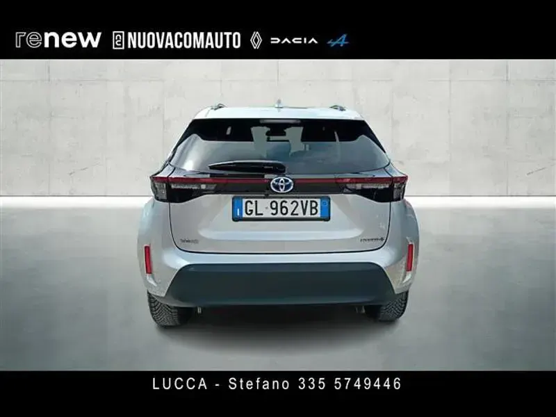 Usata Toyota Yaris Hybrid Trend 116 CV (85 kW) 2022 Grigio chiaro SUV