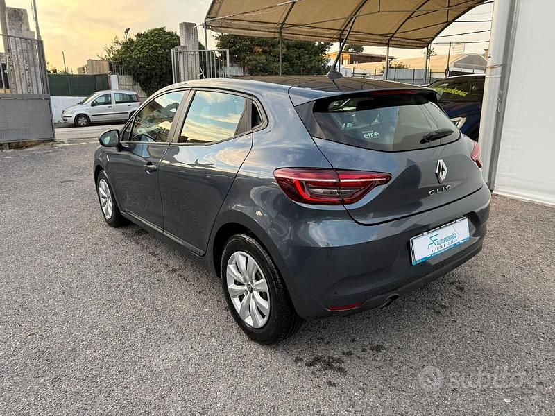 Usata Renault Clio V Life 101 CV (74 kW) 2021 Grigio Berlina