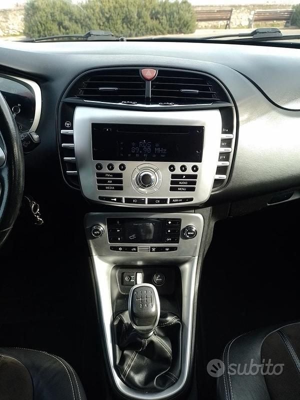 Usata Lancia Delta 120 CV (88 kW) 2012 Nero Utilitaria