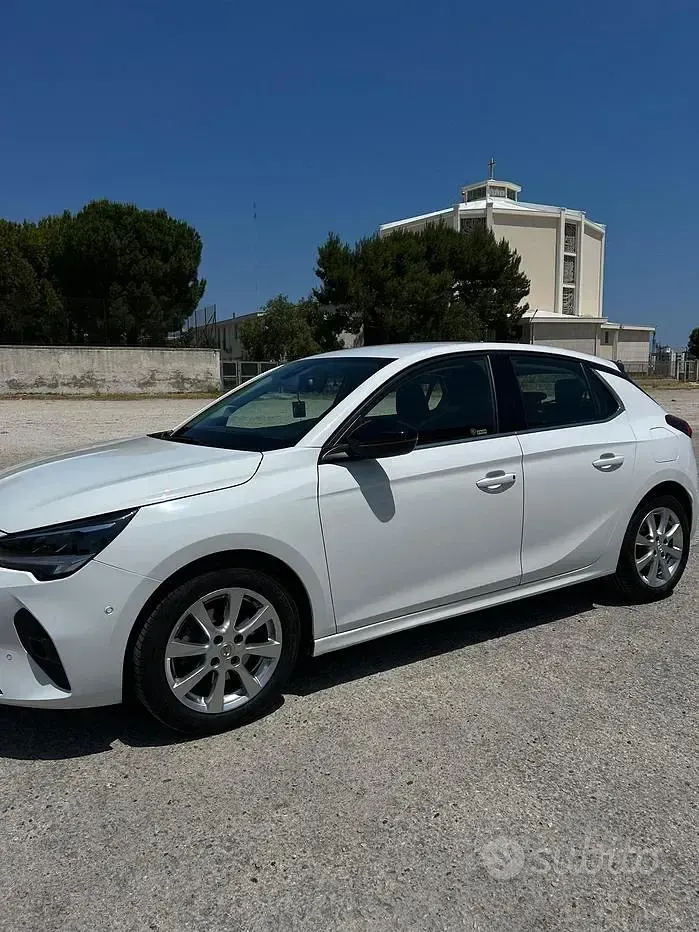 Usata Opel Corsa 102 CV (75 kW) 2020 Bianco Utilitaria