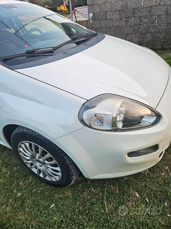 Usata Fiat Punto Street 95 CV (69 kW) 2017 Bianco Utilitaria