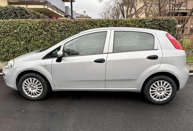 Usata Fiat Punto Lounge 77 CV (56 kW) 2015 Other Berlina