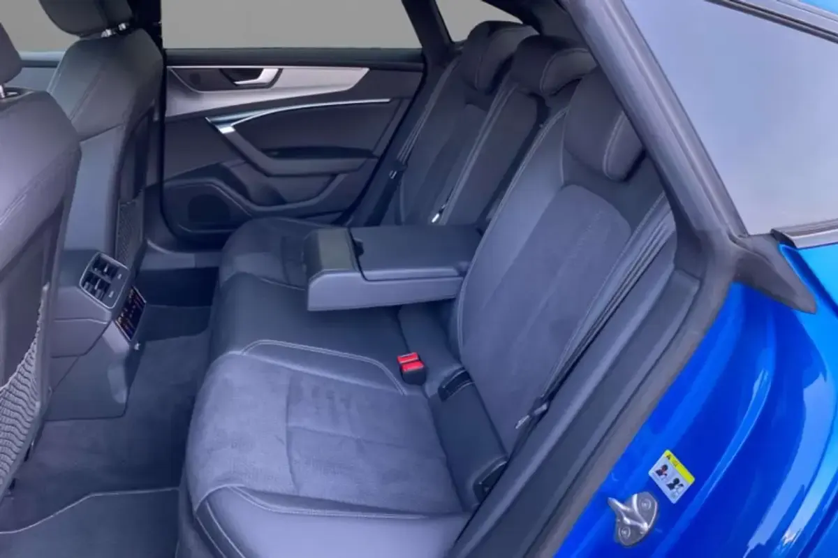 Usata Audi A7 299 CV (219 kW) 2023 Blu/azzurro Berlina