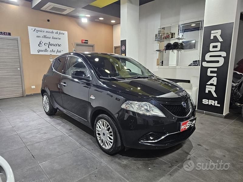 Usata Lancia Ypsilon 69 CV (50 kW) 2017 Nero Utilitaria