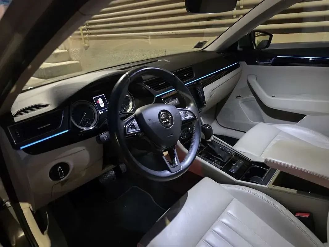 Usata Skoda Superb LAURIN & KLEMENT 280 CV (205 kW) 2017 Berlina