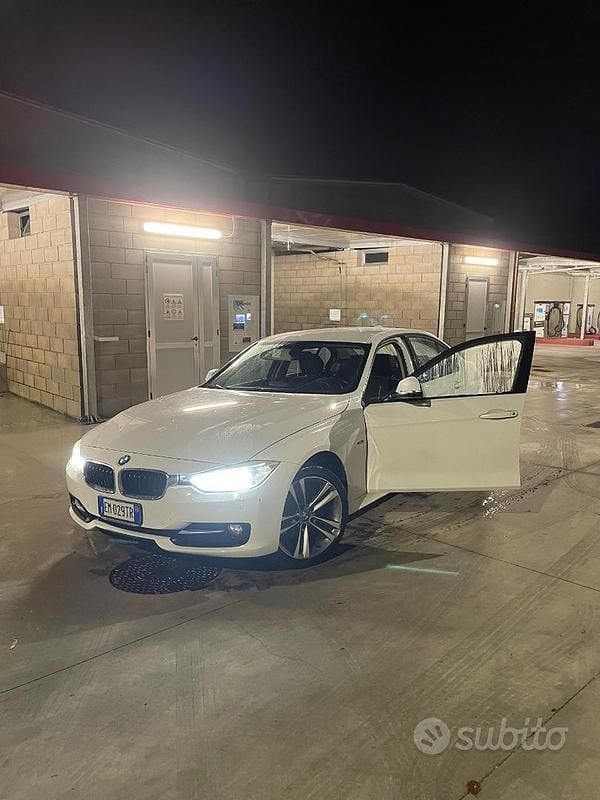 Usata BMW 320 Efficient Dynamics 184 CV (135 kW) 2012 Bianco Berlina