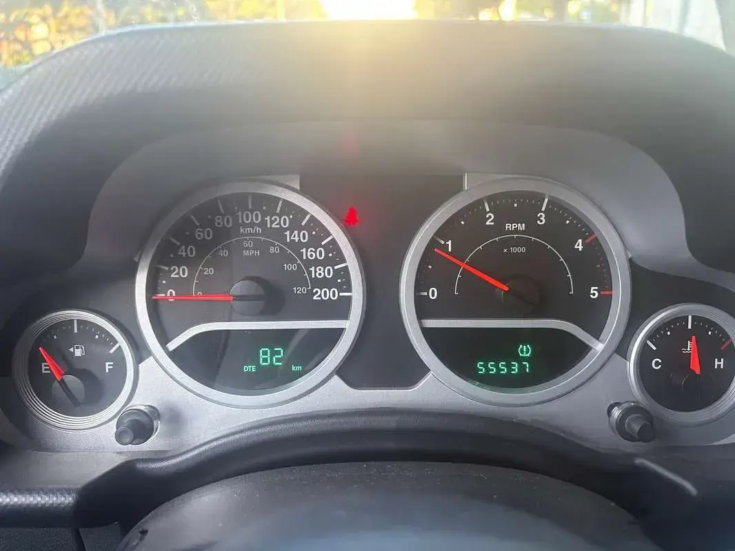 Usado Jeep Wrangler Sahara 177 HP (130 kW) 2010 Prateado SUV