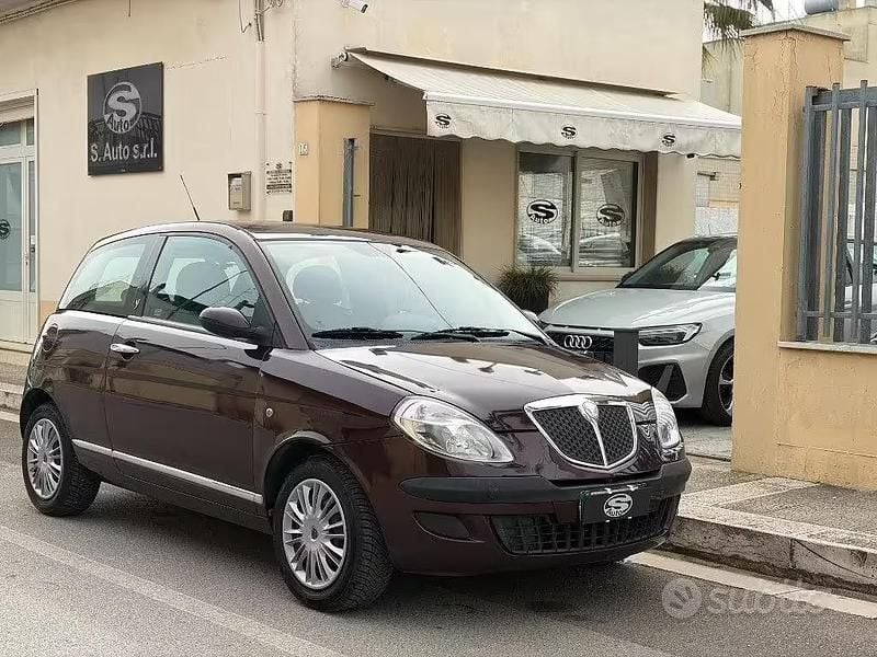 Usata Lancia Ypsilon 77 CV (56 kW) 2007 Viola Utilitaria