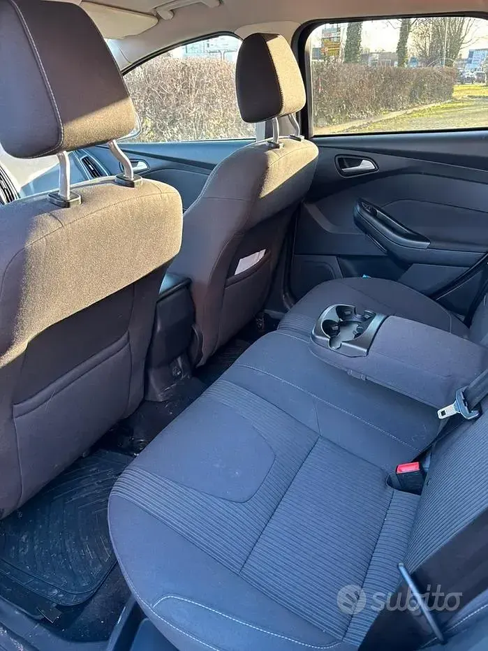 Usata Ford Focus Individual 163 CV (119 kW) 2012 Grigio Station wagon