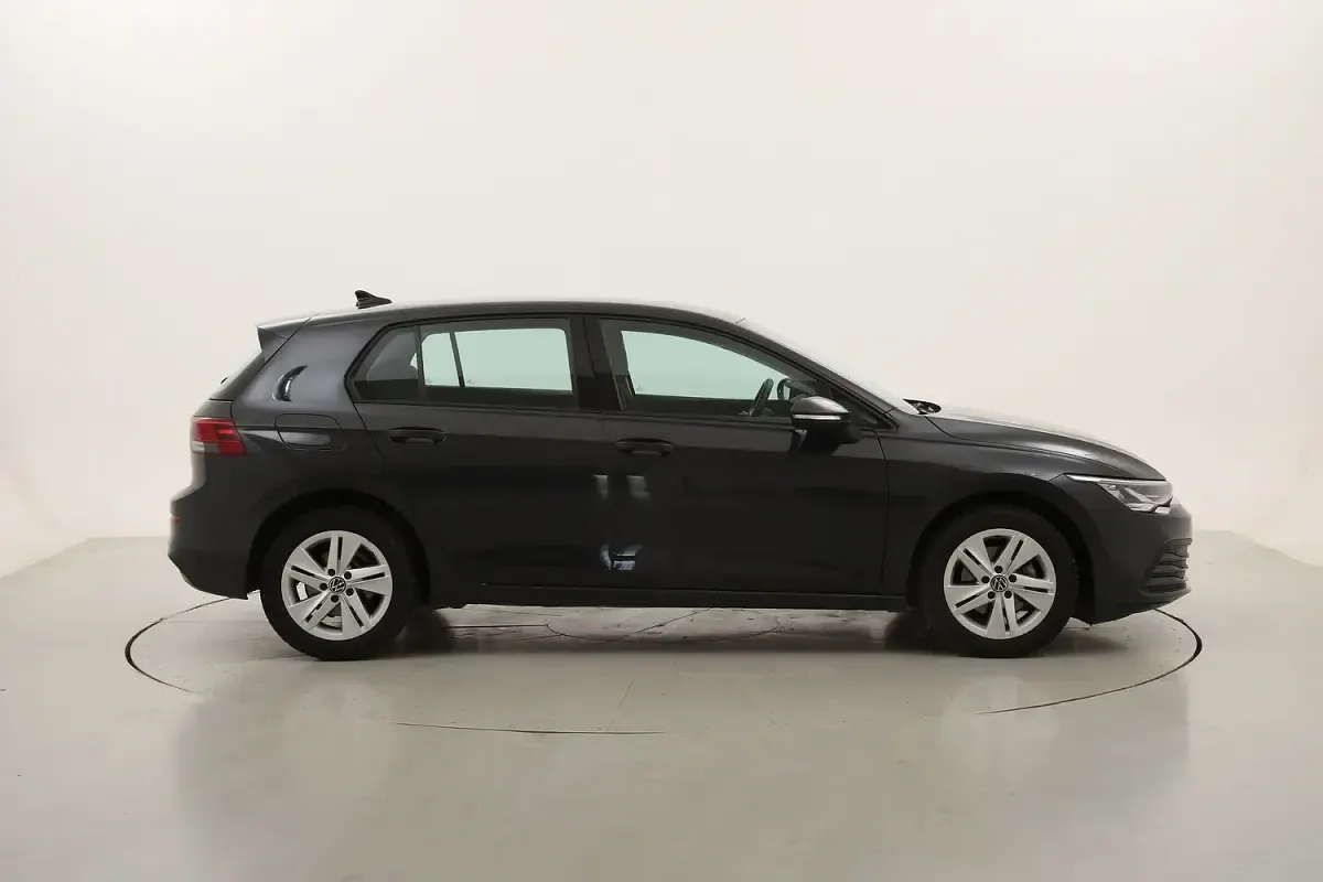 Usata VW Golf VIII Life 110 CV (80 kW) 2022 Berlina