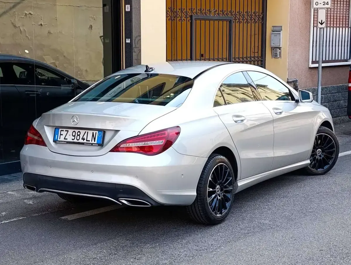 Usata Mercedes CLA180 122 CV (89 kW) 2017 Argento met Coupé