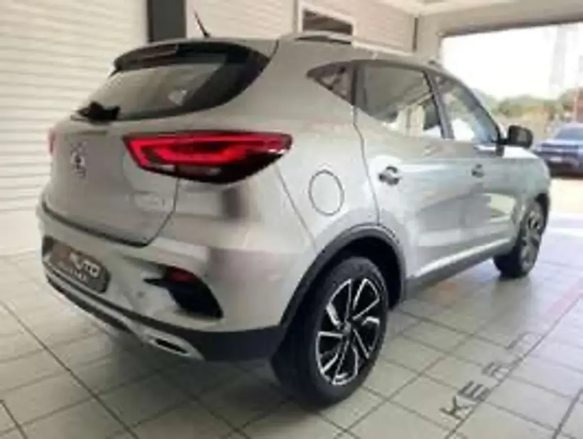 Usata MG ZS Luxury 106 CV (77 kW) 2024 Argento SUV