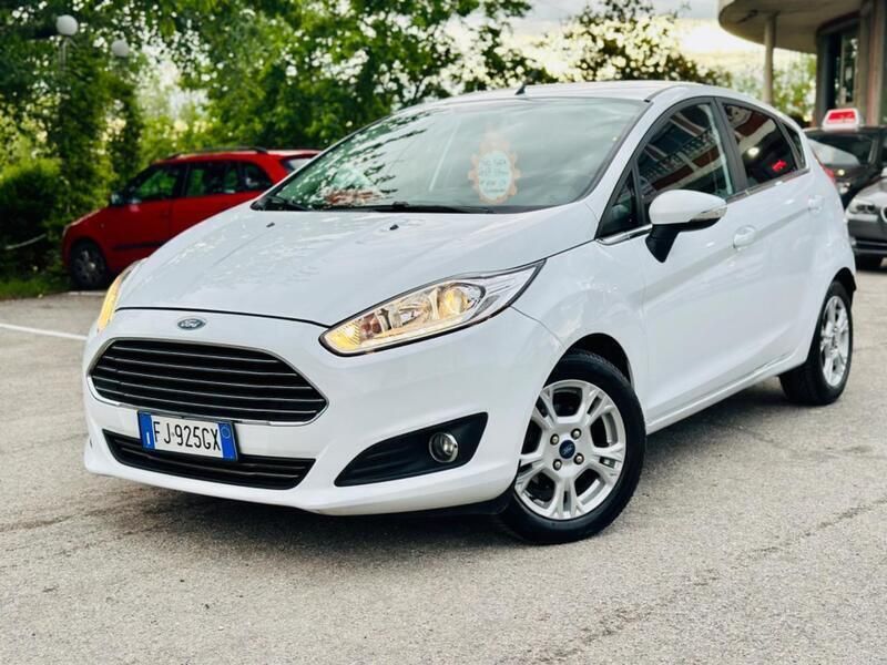 Usata Ford Fiesta 75 CV (55 kW) 2017 Bianco Utilitaria