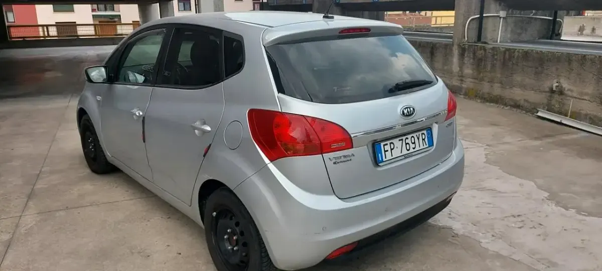 Usata Kia Venga 90 CV (66 kW) 2018 Grigio Utilitaria