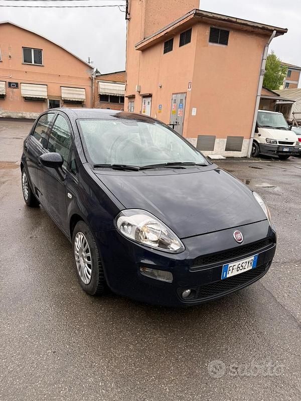 Usata Fiat Punto Lounge 95 CV (69 kW) 2016 Blu Utilitaria