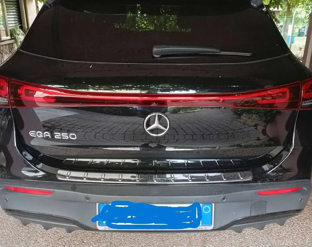 Usata Mercedes EQA250 Premium 80 kW (109 CV) 2023 Nero SUV