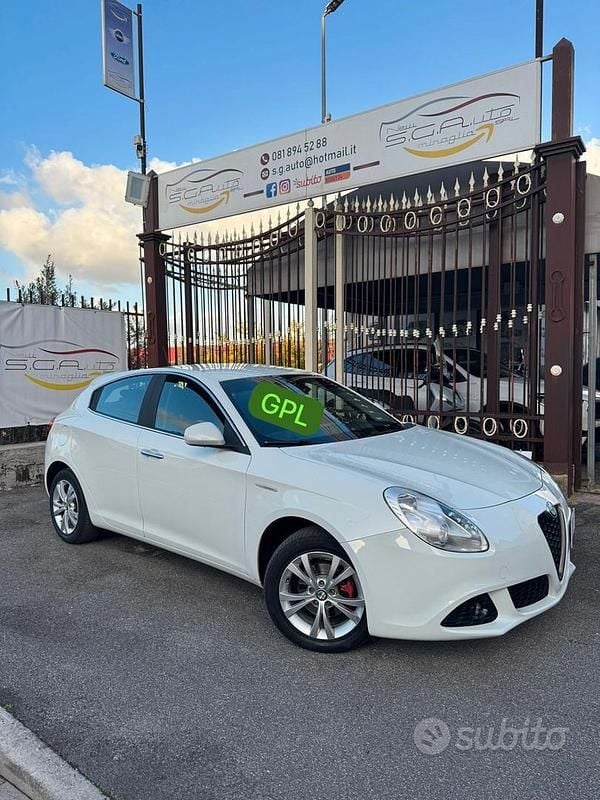 Usata Alfa Romeo Giulietta Progression 120 CV (88 kW) 2012 Bianco Utilitaria