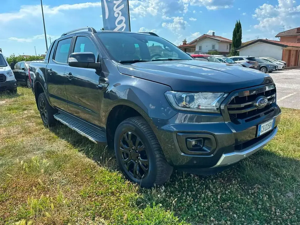 Usata Ford Ranger Wildtrack 213 CV (156 kW) 2023 Magnetic grey Pick-up