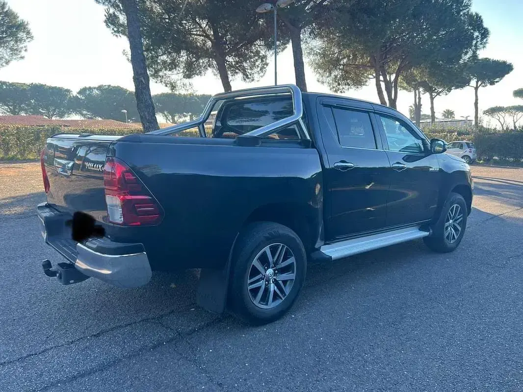Usata Toyota HiLux Executive 150 CV (110 kW) 2020 Nero Pick-up