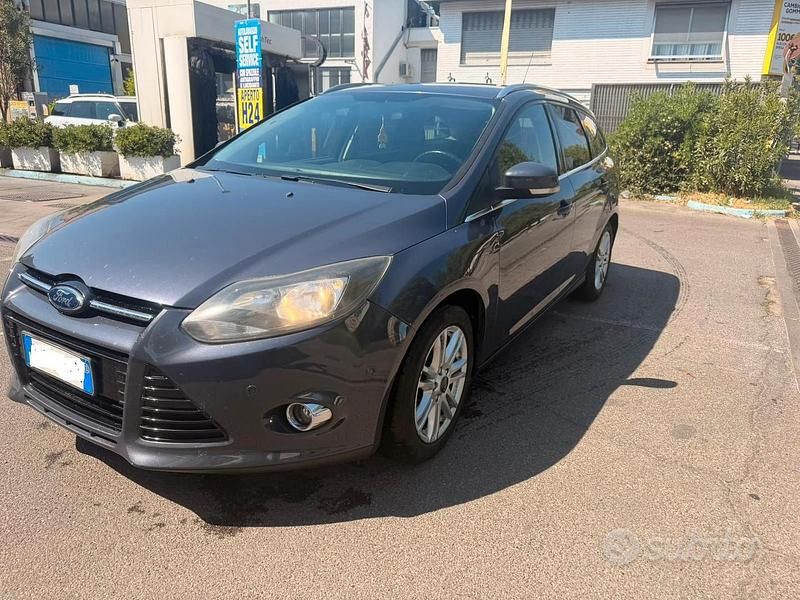 Begagnad Ford Focus Titanium 125 HK (91 kW) 2012 Blå Sedan