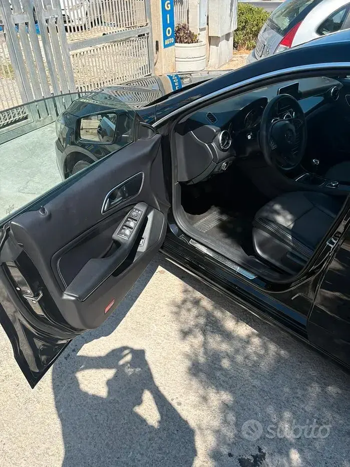 Usata Mercedes CLA180 109 CV (80 kW) 2016 Nero Coupé