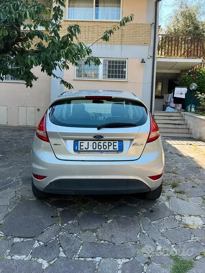 Usata Ford Fiesta Titanium 71 CV (52 kW) 2011 Grigio Berlina