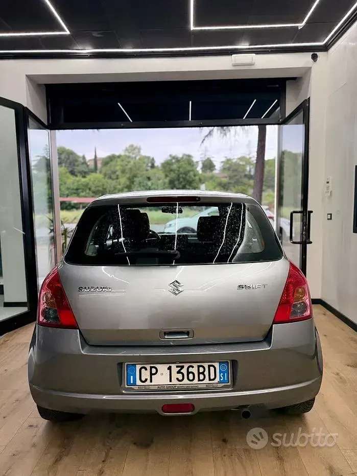 Usata Suzuki Swift GLX 92 CV (67 kW) 2005 Grigio Utilitaria