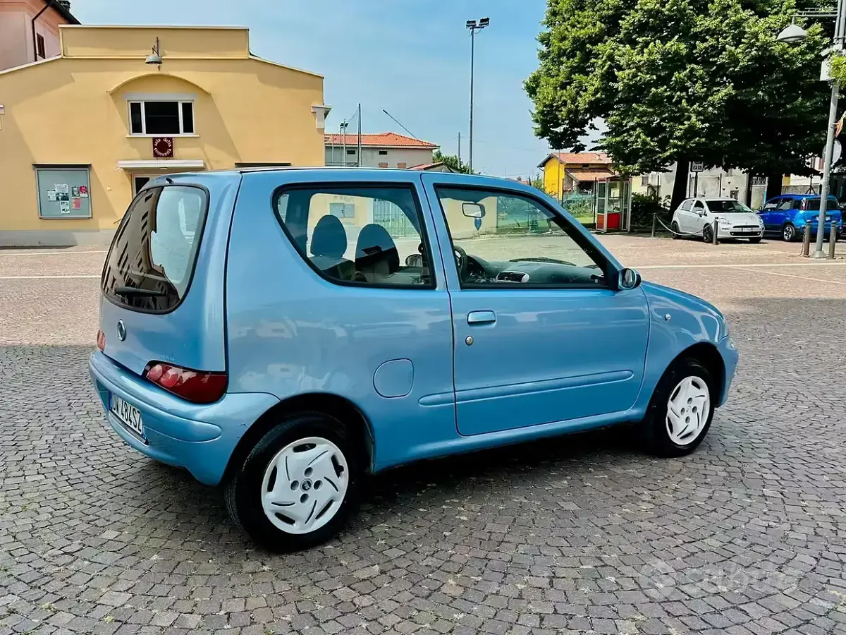 Usata Fiat 600 54 CV (39 kW) 2009 Bluazzurro Utilitaria
