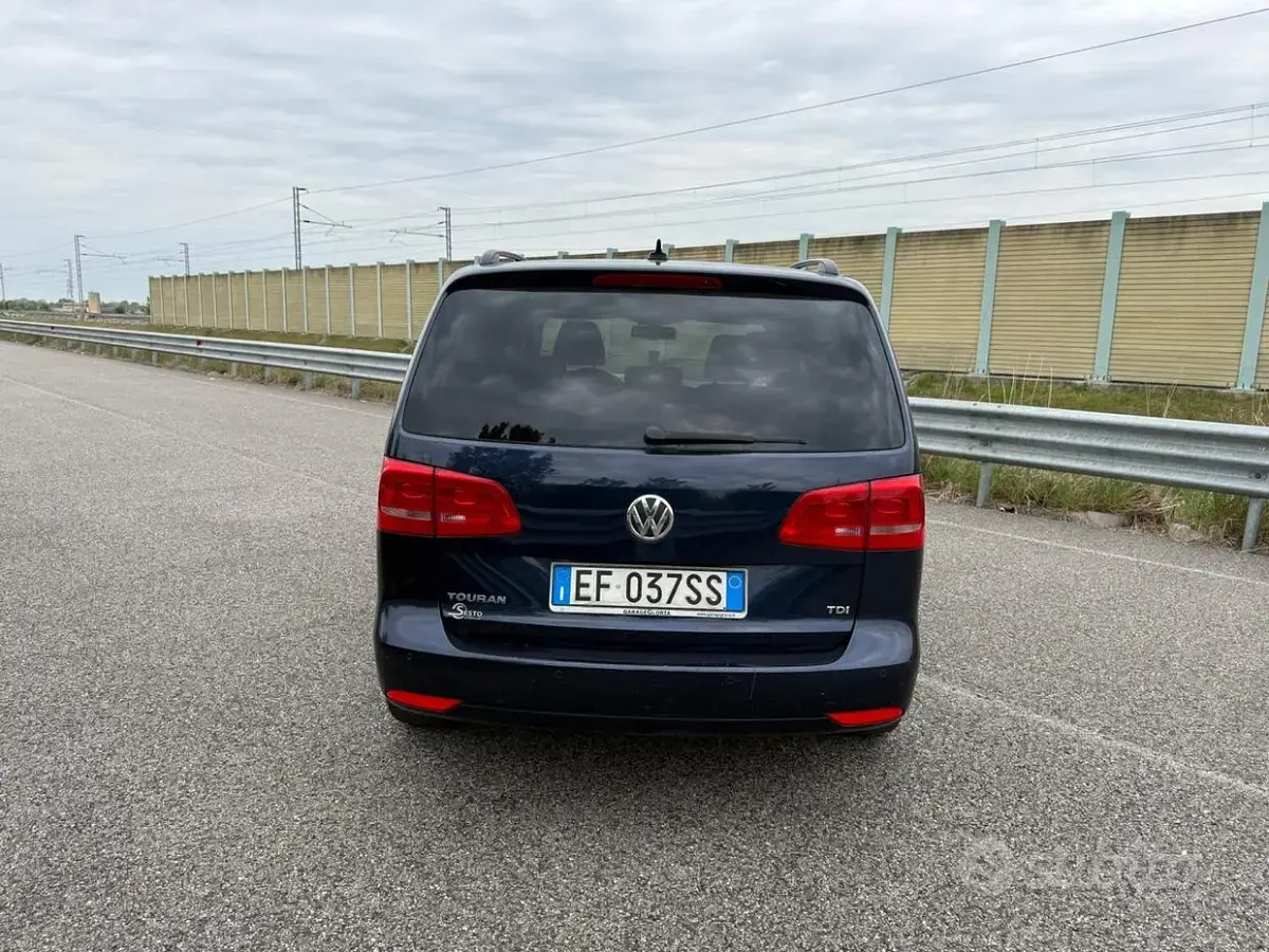 Usata VW Touran Comfortline 105 CV (77 kW) 2011 Blu Monovolume