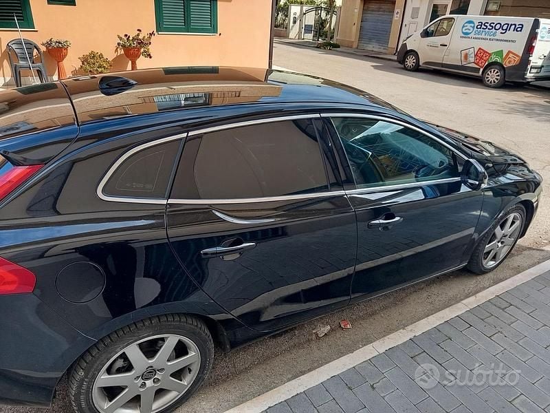 Usata Volvo V40 R-Design Momentum 115 CV (84 kW) 2013 Nero Berlina
