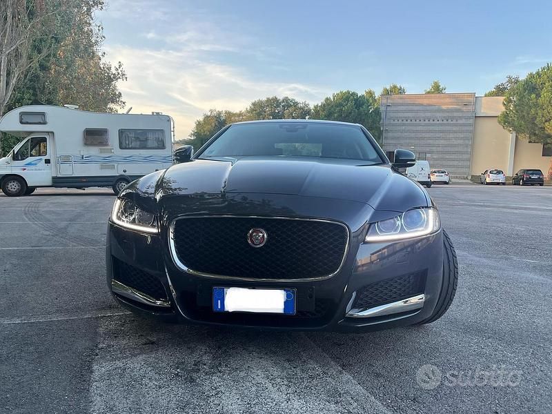 Usata Jaguar XF 200 CV (147 kW) 2016 Grigio Berlina