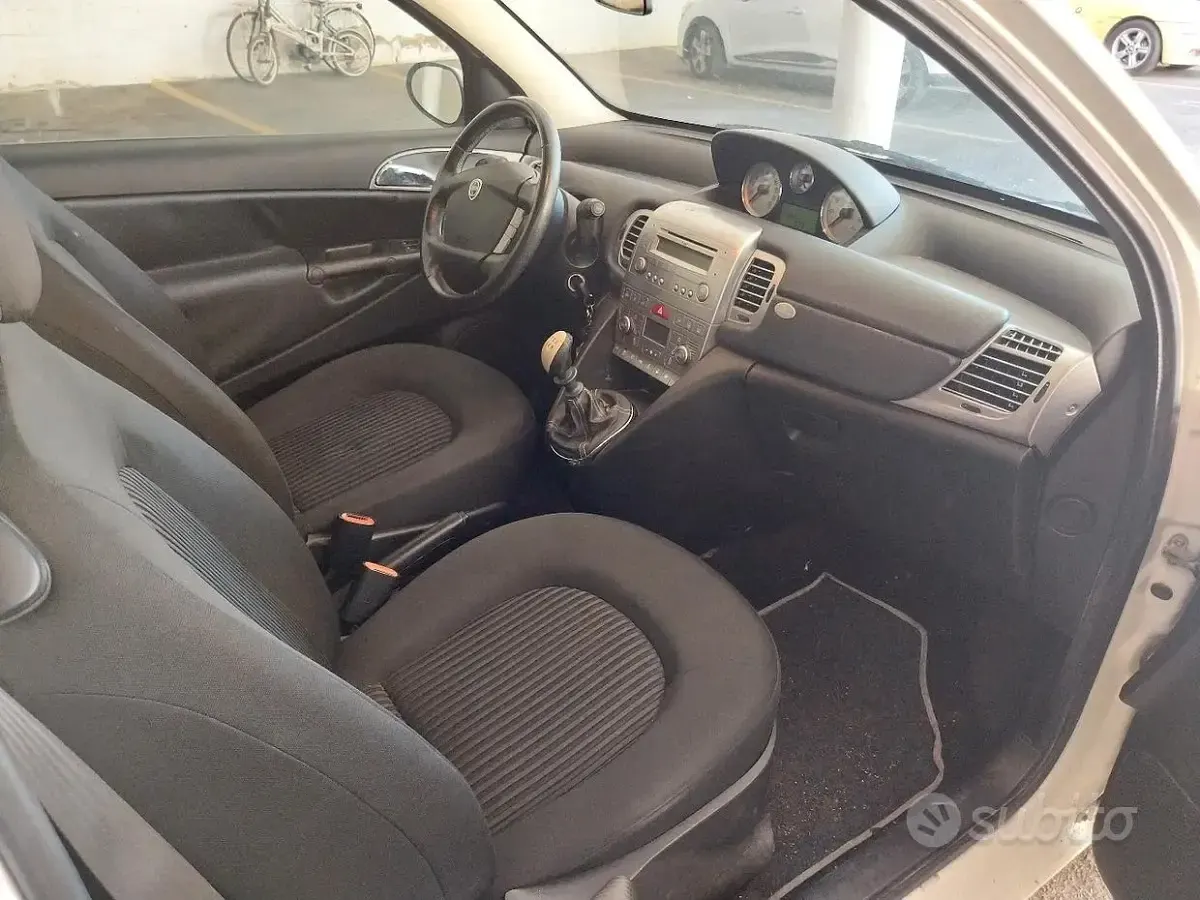 Usata Lancia Ypsilon 80 CV (58 kW) 2009 Bianco Utilitaria