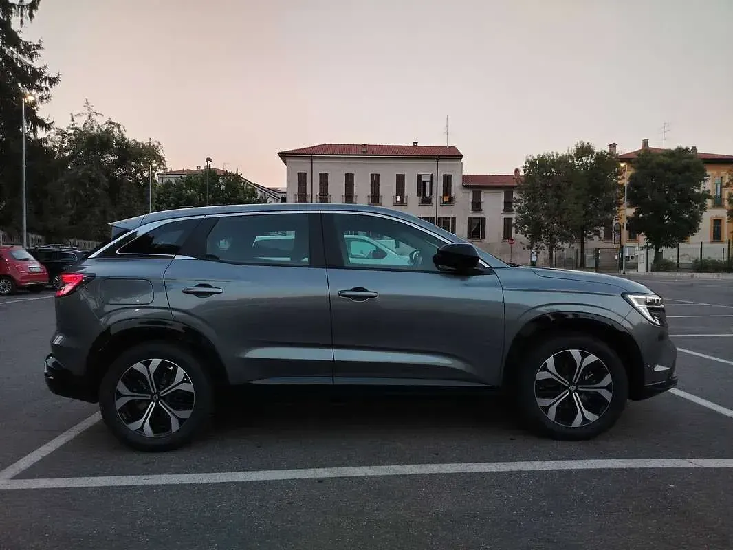 Usata Renault Austral Evolution 158 CV (116 kW) 2025 Grigio SUV