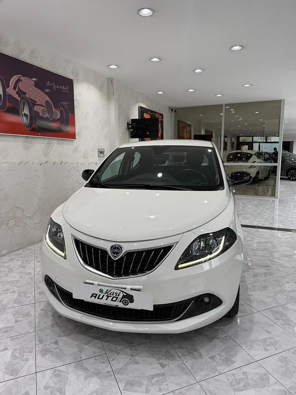 Usata Lancia Ypsilon Gold 69 CV (50 kW) 2022 Bianco Utilitaria
